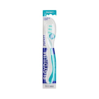 Cepillo de dientes de viaje Elgydium Pocket Soft, color verde agua
